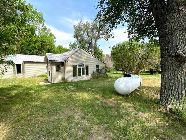 Building Photo - 3 Bedroom 1 Bath Rural Home Just South of ...