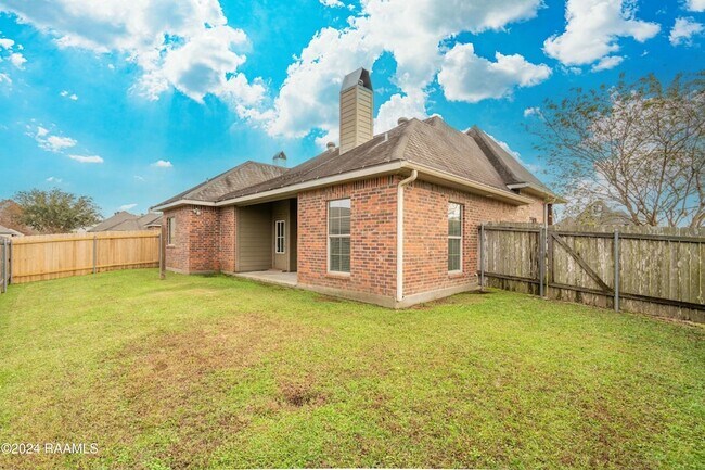 Building Photo - 101 Tara Oak Dr