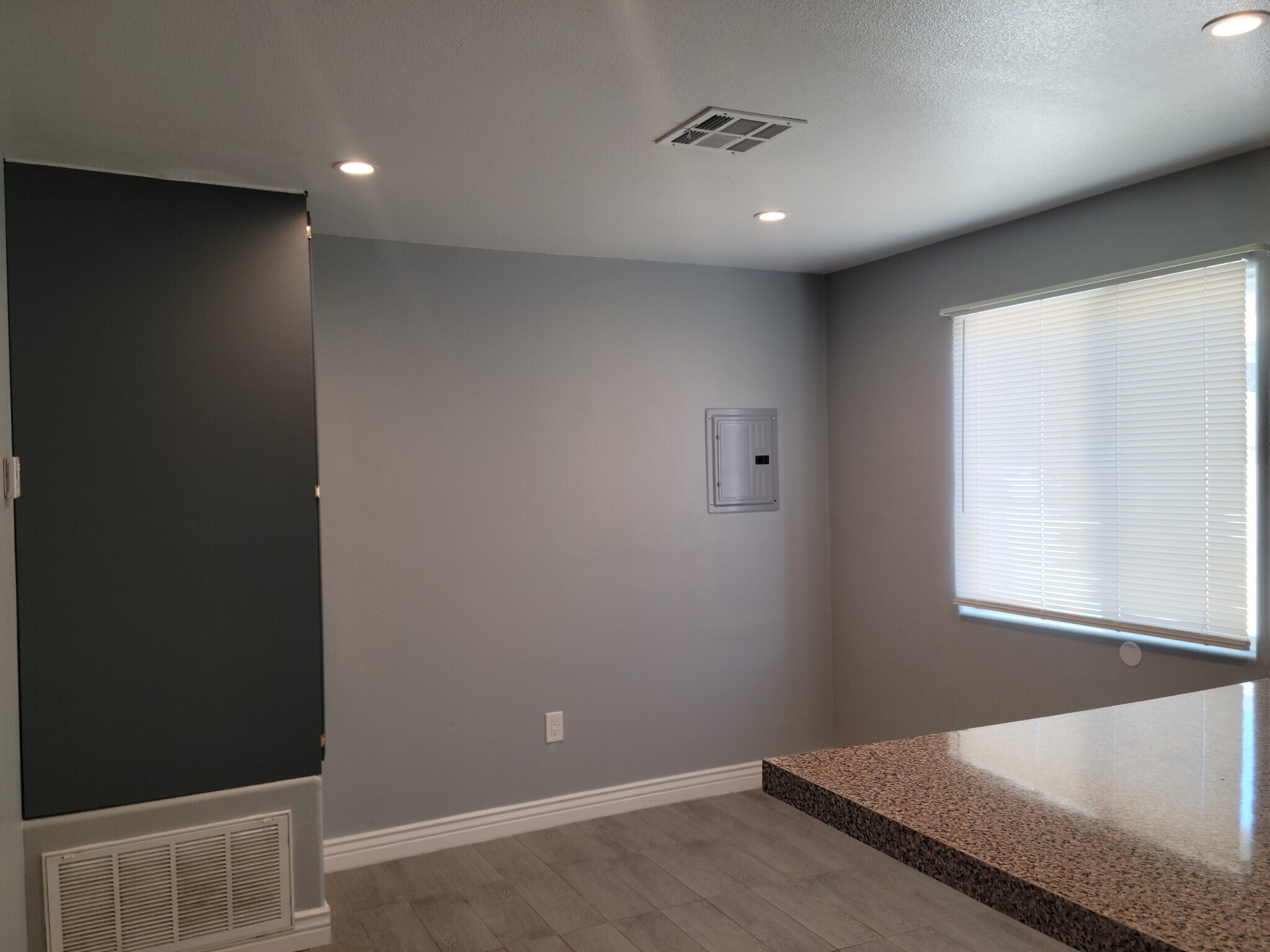 Building Photo - 19449 Ingomar St