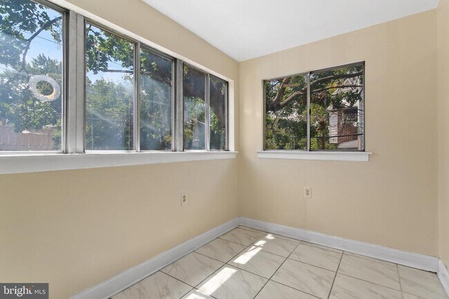 Building Photo - 450 Glendale Rd