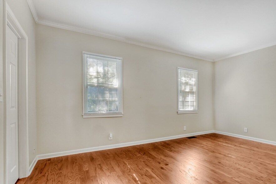 Building Photo - 229 Westchase Dr
