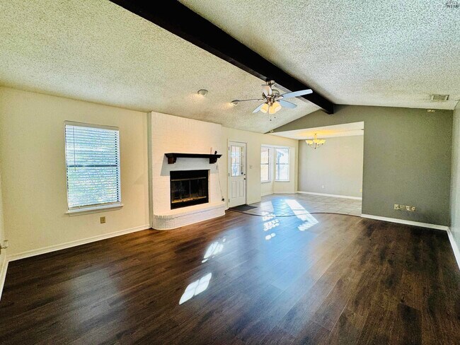 Building Photo - 5303 Greentree Ave