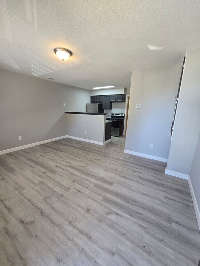Building Photo - 1 Bedroom 1 Bathroom Apartment!