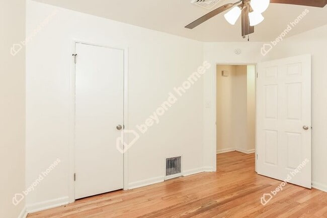 Building Photo - This Cozy 4 bedroom / 2 full bath and 2,09...