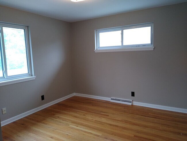 Building Photo - Stunning 4 bedroom 2 bath Virginia Village...