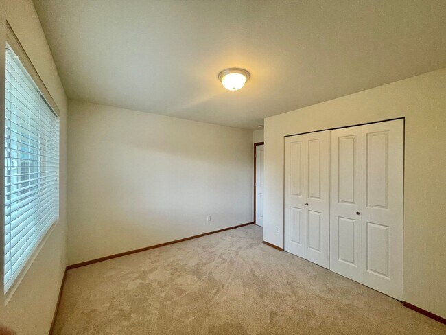 Building Photo - Charming Home in quiet Sunset Landing Community, Edmonds!
