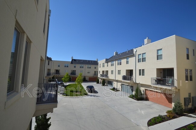 Building Photo - 11373 S Oakmond Rd