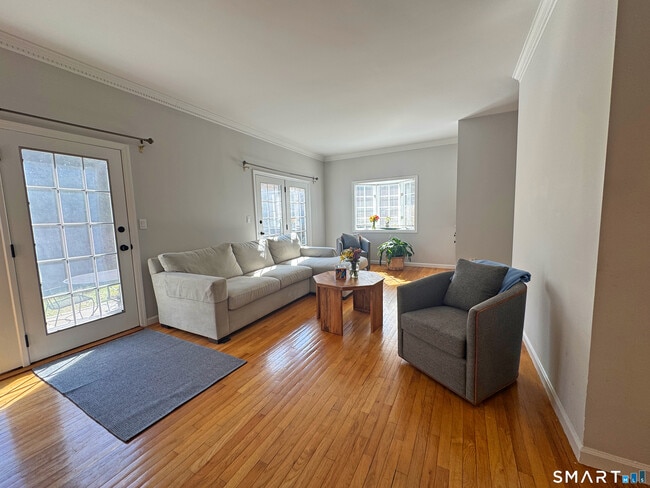 Building Photo - 28 Home Pl