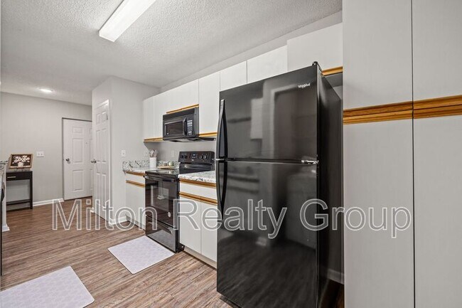 Building Photo - 74 Fantasy Ln