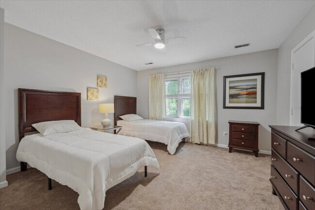 Building Photo - 107 Barbary Ct