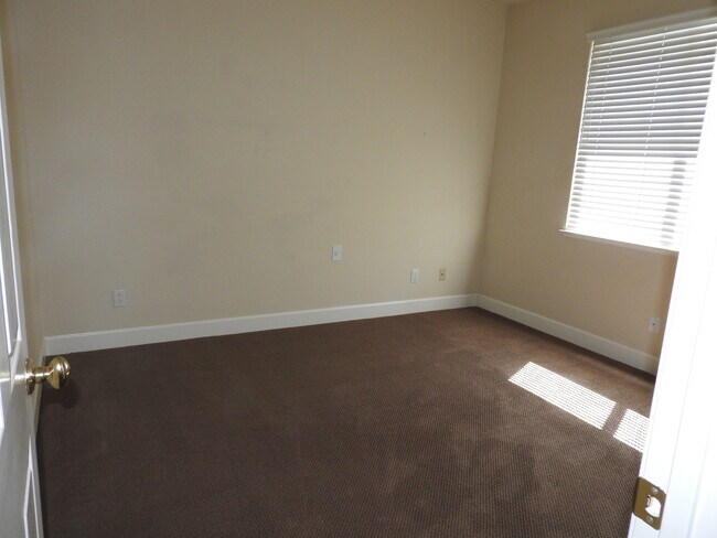 Building Photo - Gorgeous Home with Pool in Beautiful El Do...