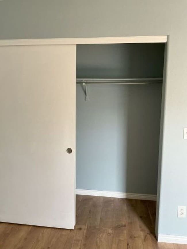 Building Photo - **Newly Upgraded Townhome**