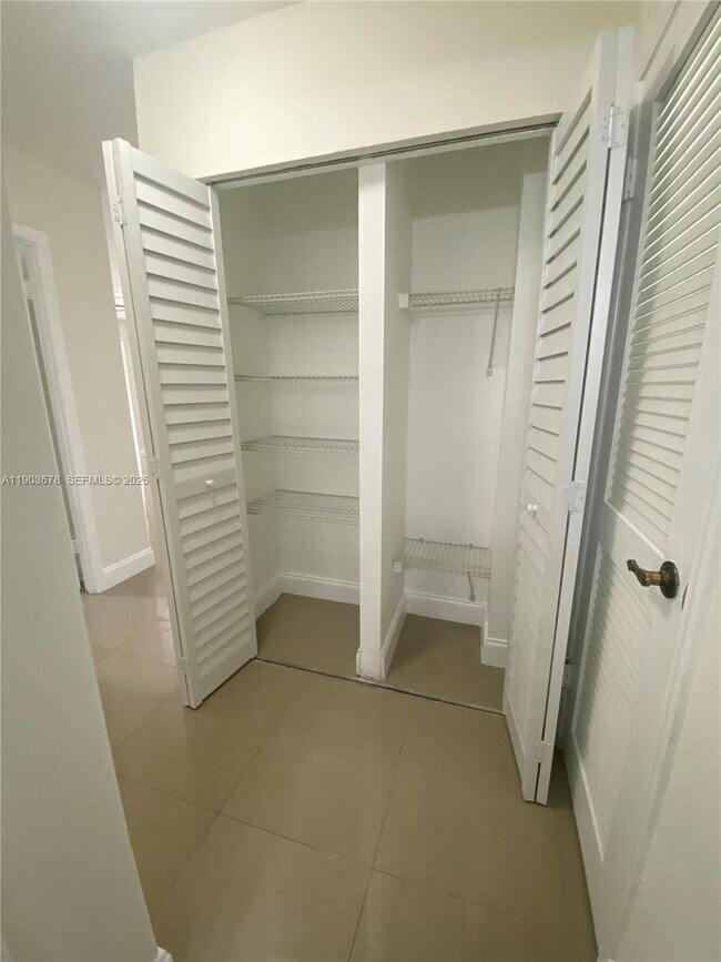 Building Photo - 1625 SE 10th Ave