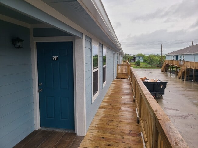 Primary Photo - 915 24th St