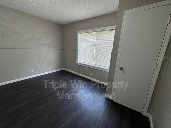 Building Photo - 442 Mueller Ave