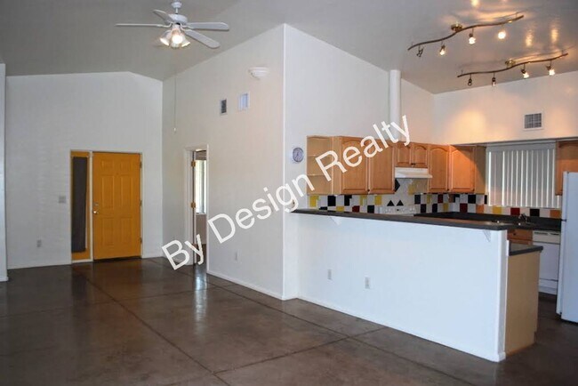 Building Photo - Mountain Ave 3 Bed 2 Bath Home - Contemporary Block Construction