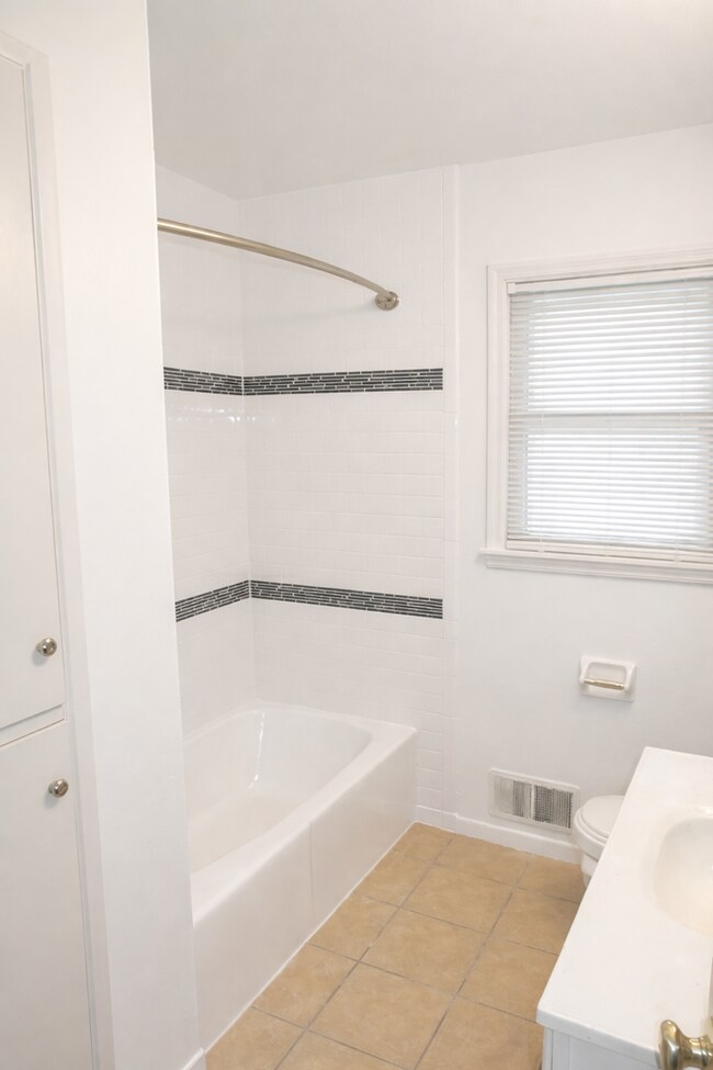 Building Photo - 2905-32ND