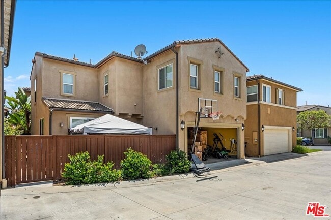 Building Photo - 3653 Medici Ln