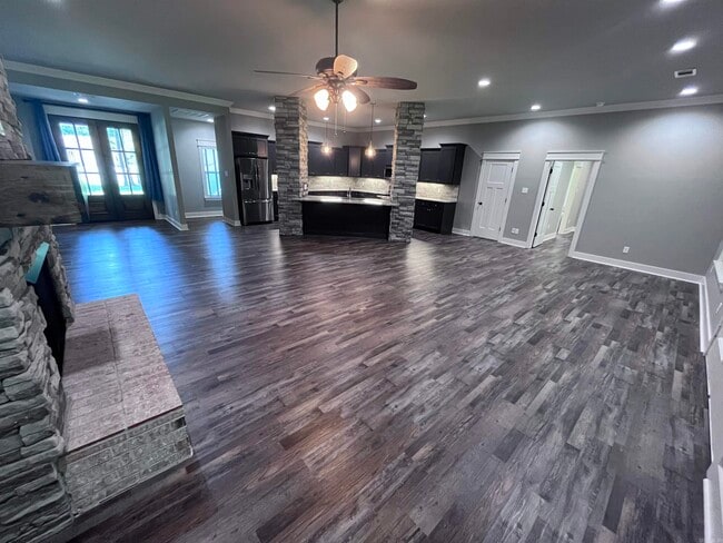 Building Photo - 206 Bridgewood Dr