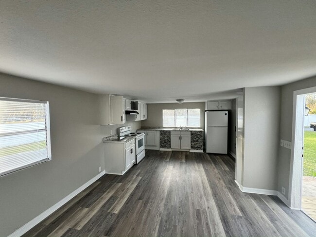 Building Photo - 54 Tower Manor Cir W