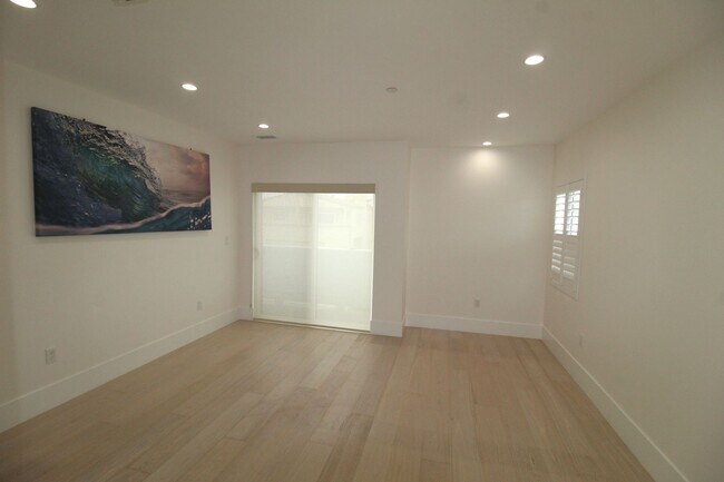 Building Photo - Oxnard Shores: Huge Rooftop Deck w/Ocean Views!