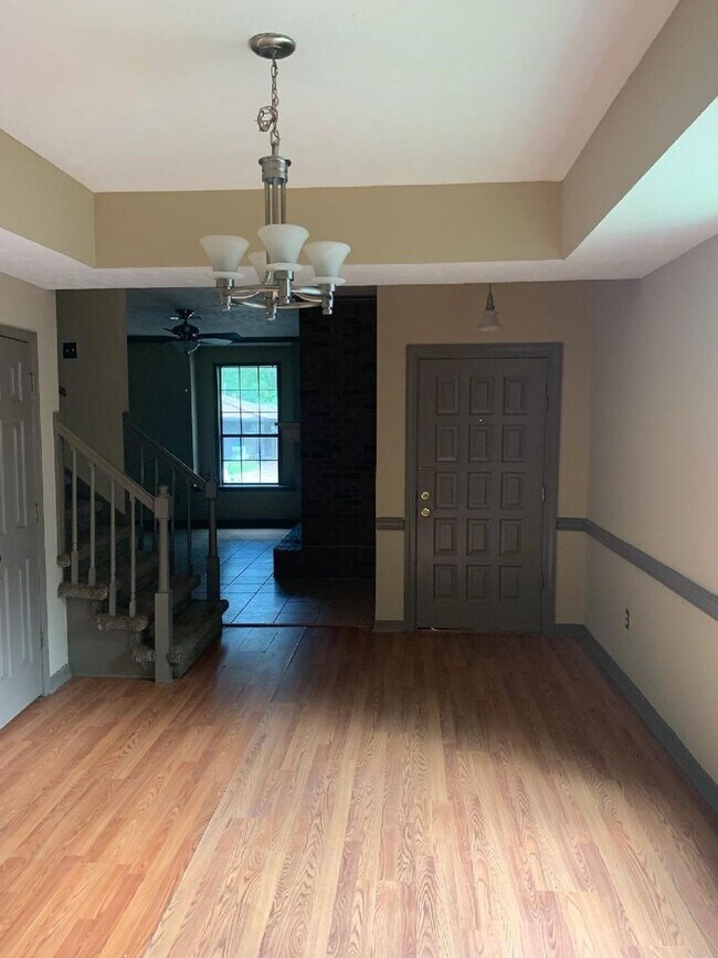 Building Photo - 472A Brendalwood Dr