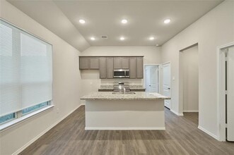 Building Photo - 9992 Calendar St