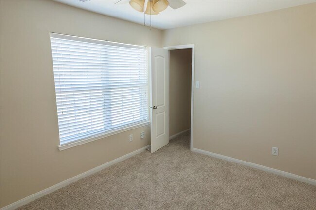 Building Photo - 5123 Harbor Palm Dr