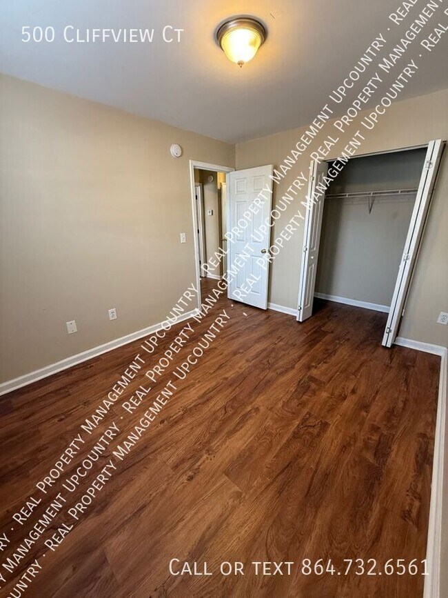 Building Photo - 500 Cliffview Ct