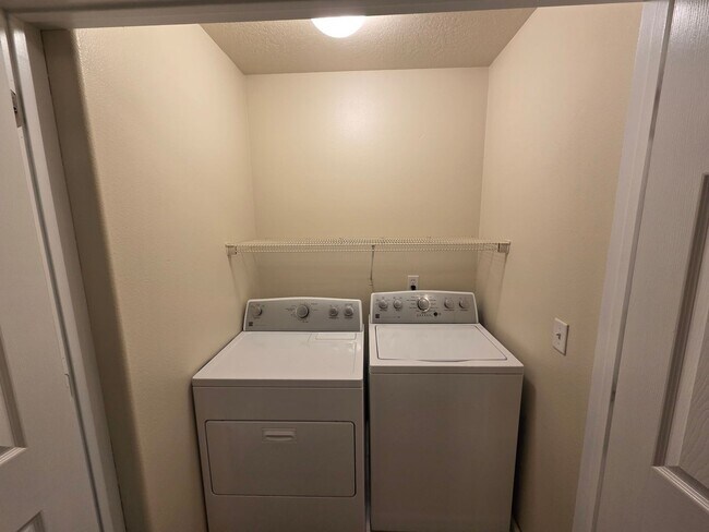 Building Photo - All new paint - super clean and move in ready.