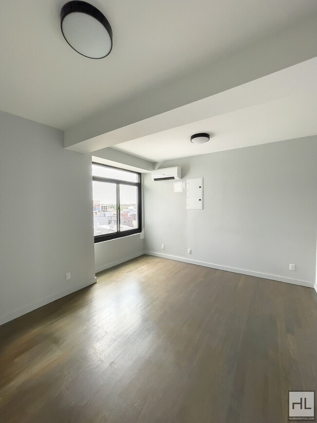 Building Photo - Bushwick Avenue / Expansive Spacious 2 Bed...