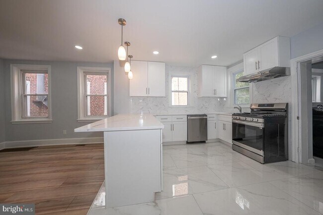 Building Photo - 145 Summit Terrace