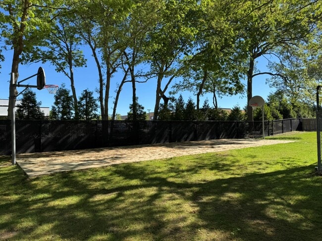 Building Photo - 233 Sagamore Hills Dr