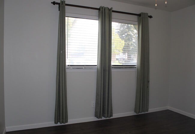 Building Photo - 7905 Julia Ct