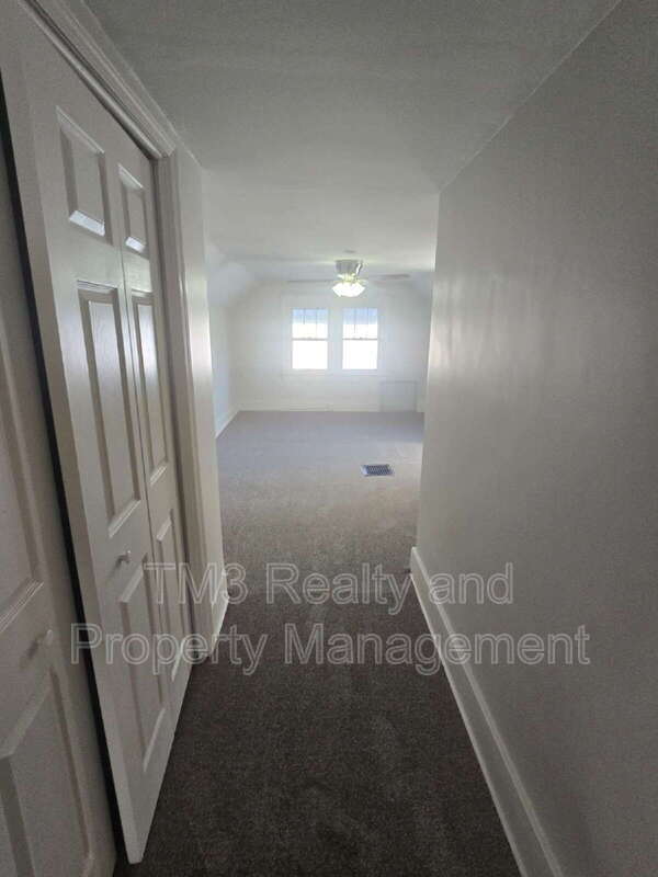 Building Photo - 819 N 9th St