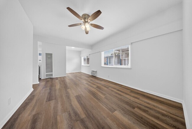 Interior Photo - Oakland Gardens