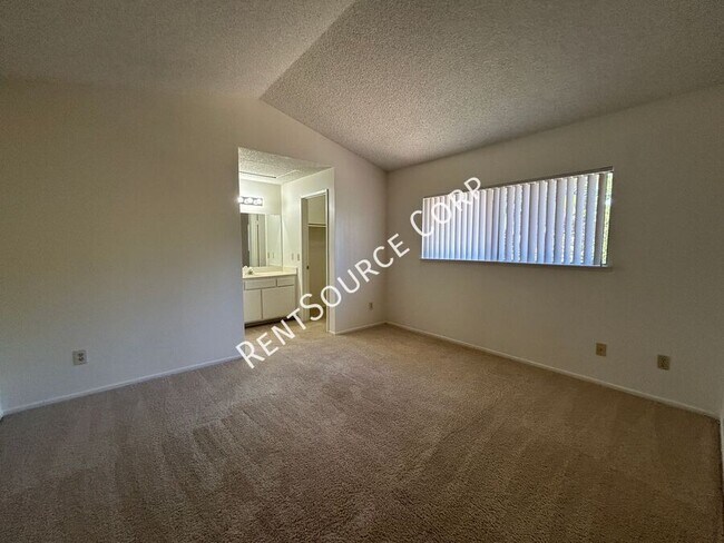 Building Photo - 1304 Kings Rd