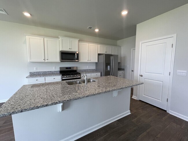 Building Photo - 240 Blue Haw Dr