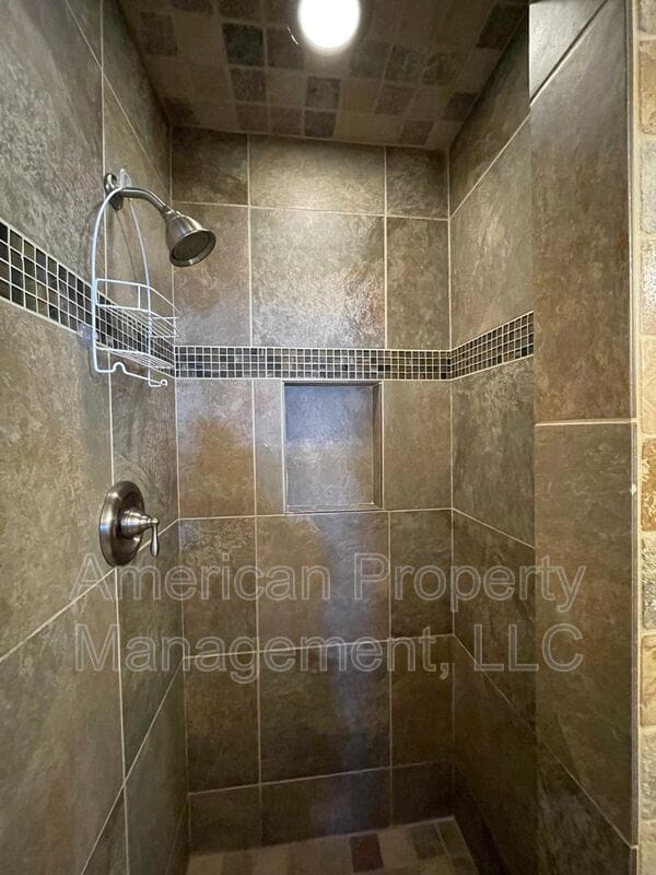 Building Photo - 5147 S Toledo Ave