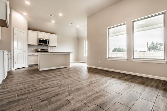 Building Photo - Available in Mustang. Showings begin Frida...