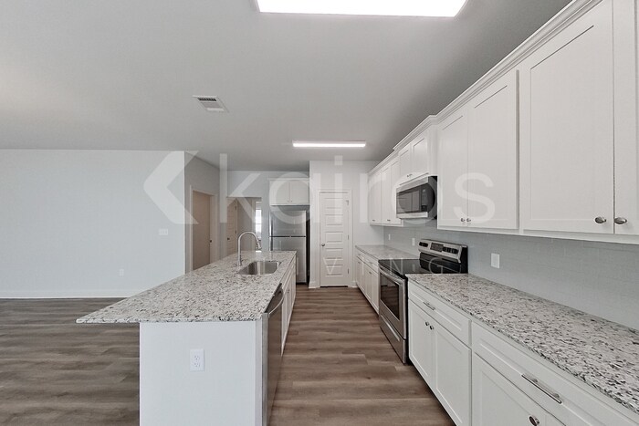 Building Photo - 8025 Hendrick Dr