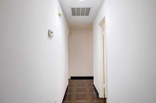 Building Photo - 12807 Ambrose St