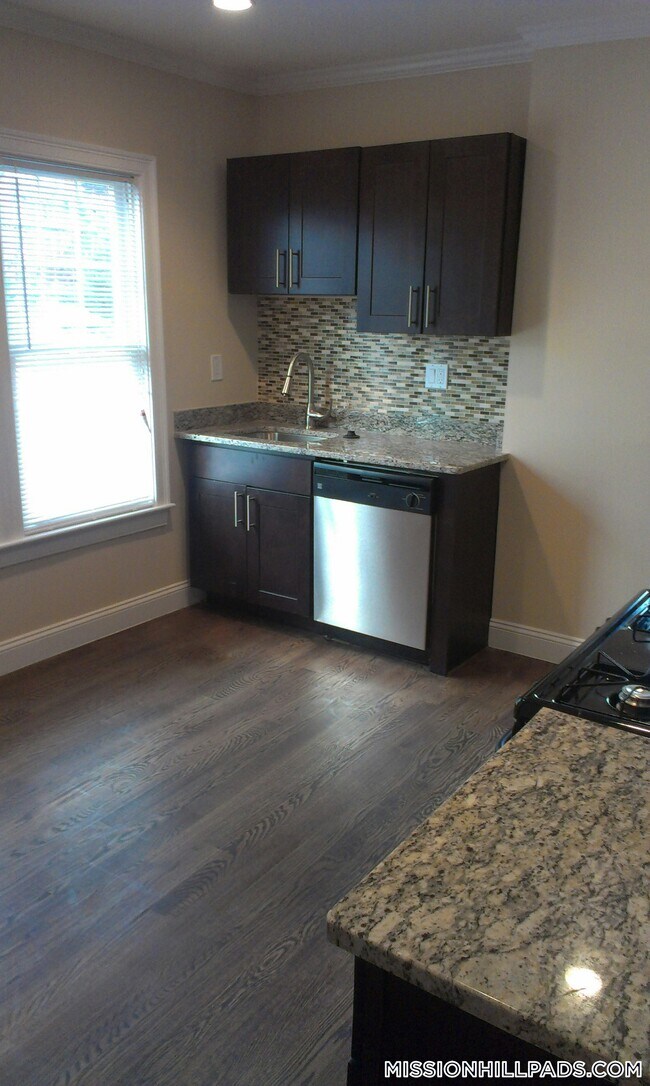 Building Photo - 2971 Washington St