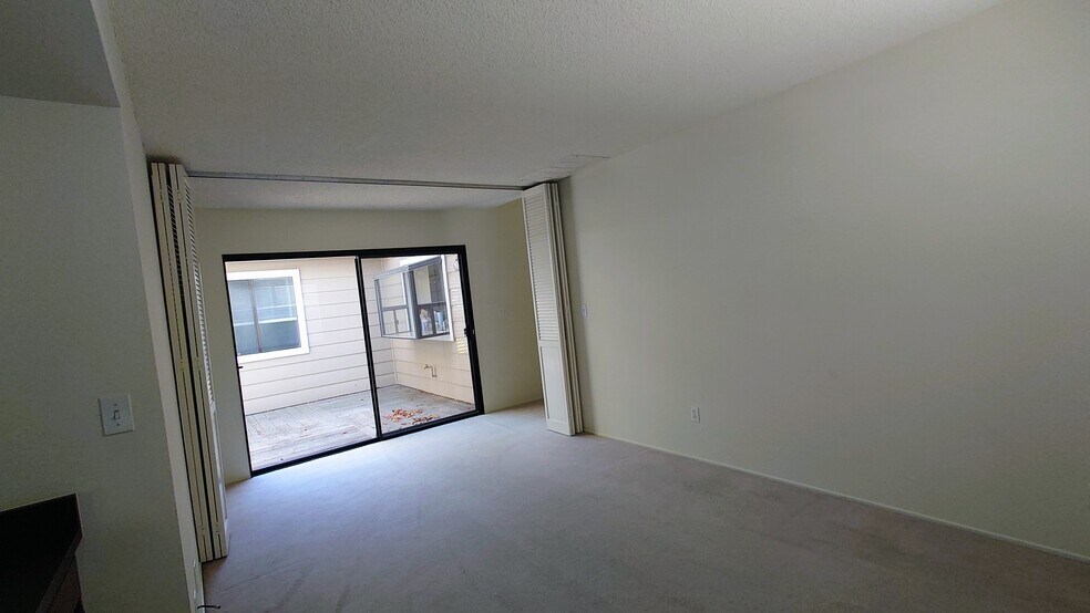 den - 636 Montezuma Ct