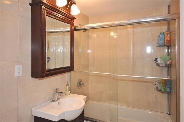 Building Photo - 855 Beacon St