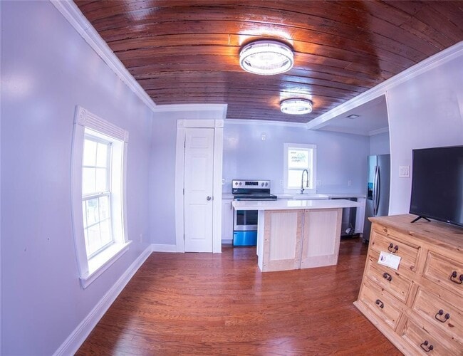 Building Photo - 6201 Heards Ln