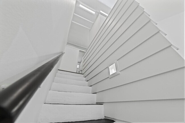 Building Photo - 1951 NE 51st St