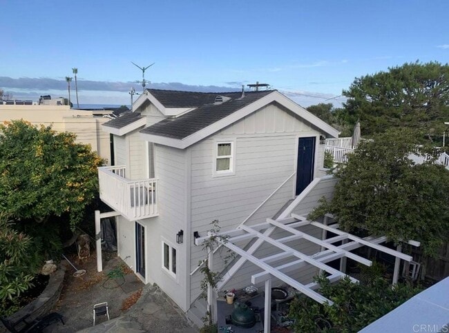 Building Photo - 5618 Bellevue Ave