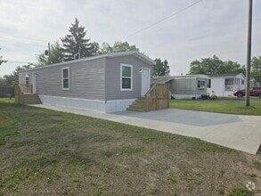 Building Photo - 1424 East Dr