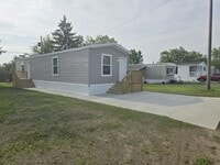 Building Photo - 1424 East Dr
